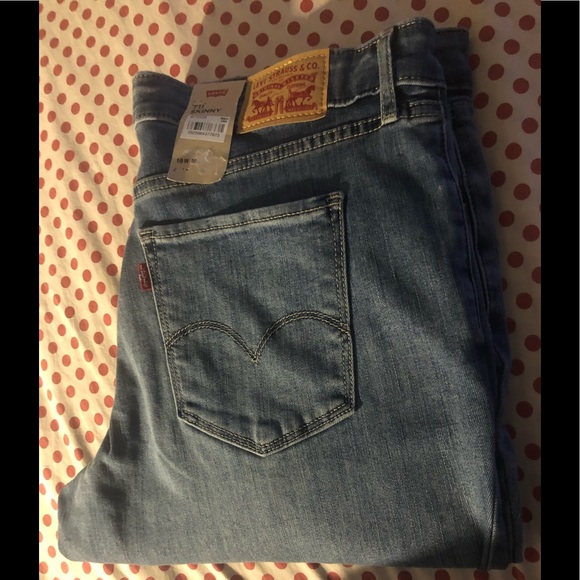 Plus Size Levi’s 711 Skinny, Sculpt Jeans - Picture 8 of 17